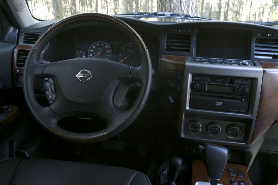  Nissan Patrol 2005 года  (фото 3 из 18)